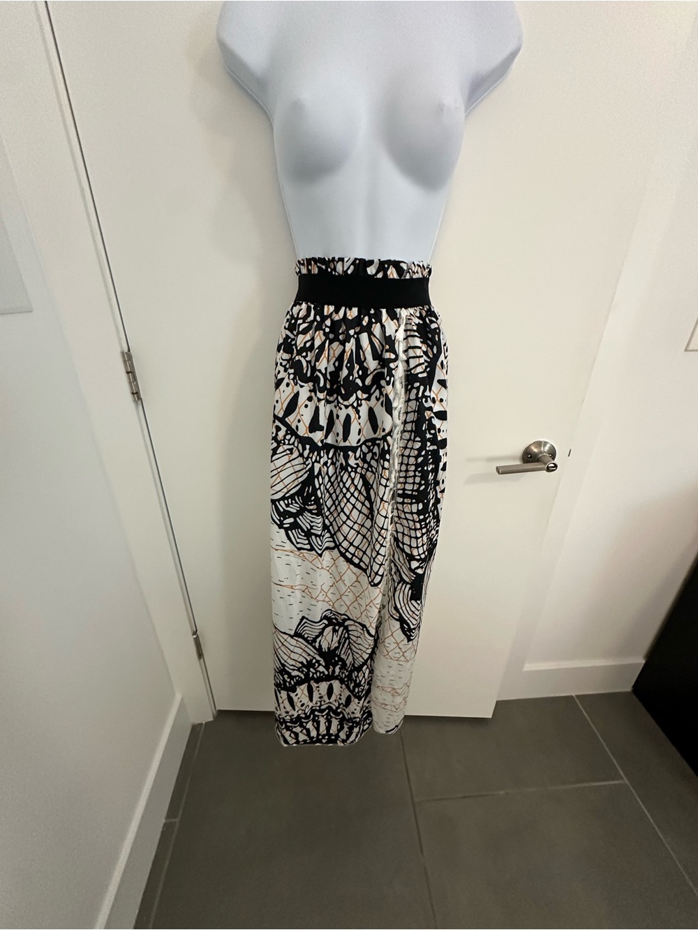 Black & White Printed Maxi Skirt with Elastic Waist